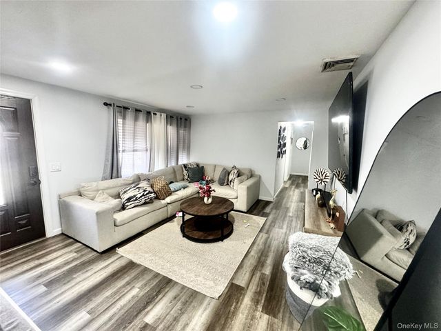 6 VICTORIA Place, Mastic Beach, NY 11951