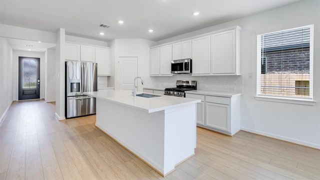 9722 Rialto Heights Drive, Cypress, TX 77433