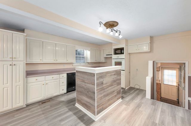 4 FARWELL ST, Jackson, TN 38301