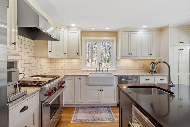 112 Stonecleave Road, North Andover, MA 01845