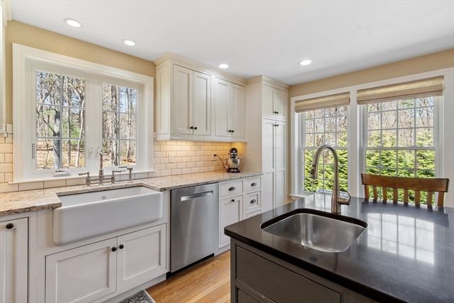 112 Stonecleave Road, North Andover, MA 01845