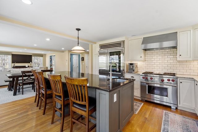 112 Stonecleave Road, North Andover, MA 01845