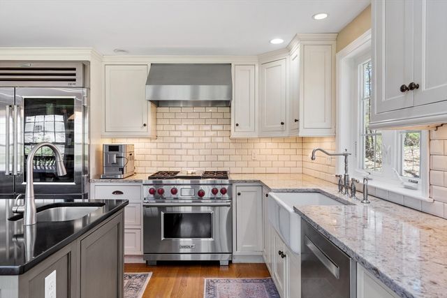 112 Stonecleave Road, North Andover, MA 01845