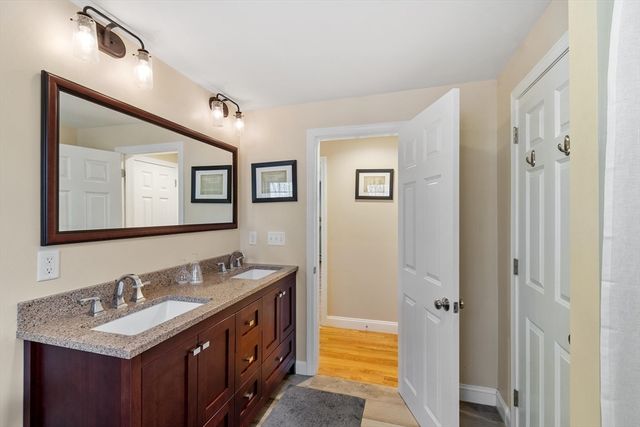 112 Stonecleave Road, North Andover, MA 01845