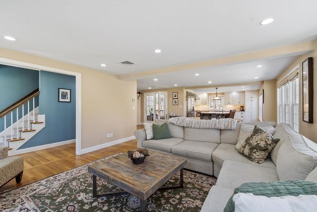 112 Stonecleave Road, North Andover, MA 01845