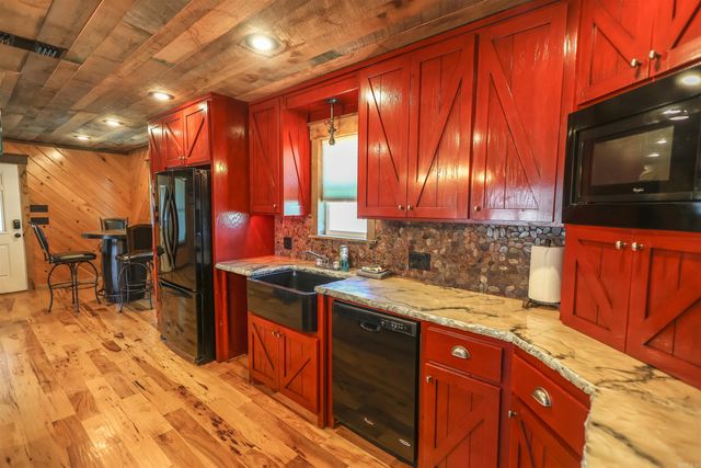 316 Tranquil Ln, Glenwood, AR 71943