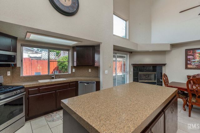 3700 Tracey Court, Bakersfield, CA 93311