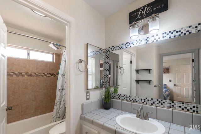 3700 Tracey Court, Bakersfield, CA 93311