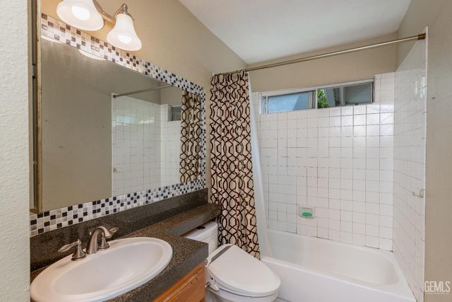 3700 Tracey Court, Bakersfield, CA 93311