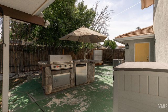3700 Tracey Court, Bakersfield, CA 93311