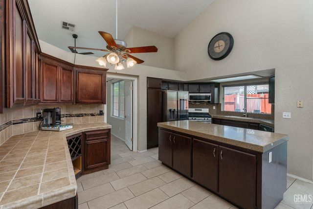 3700 Tracey Court, Bakersfield, CA 93311