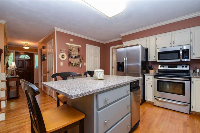 5448 Highfields RD, Roanoke, VA 24018