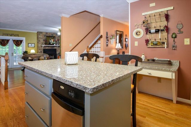 5448 Highfields RD, Roanoke, VA 24018