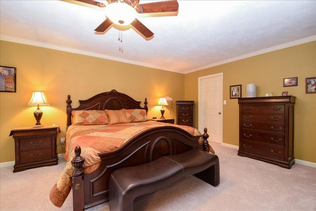 5448 Highfields RD, Roanoke, VA 24018