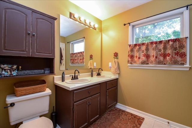 5448 Highfields RD, Roanoke, VA 24018
