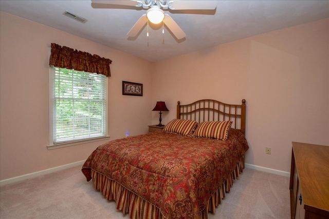 5448 Highfields RD, Roanoke, VA 24018