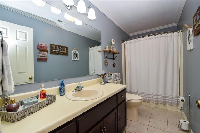 5448 Highfields RD, Roanoke, VA 24018