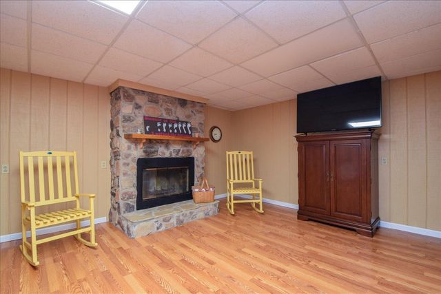 5448 Highfields RD, Roanoke, VA 24018
