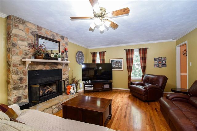 5448 Highfields RD, Roanoke, VA 24018