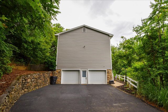 5448 Highfields RD, Roanoke, VA 24018