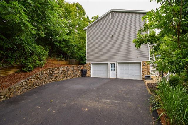 5448 Highfields RD, Roanoke, VA 24018
