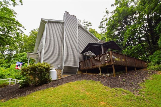 5448 Highfields RD, Roanoke, VA 24018