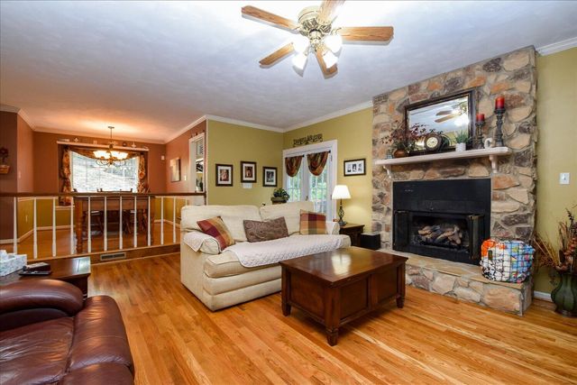 5448 Highfields RD, Roanoke, VA 24018