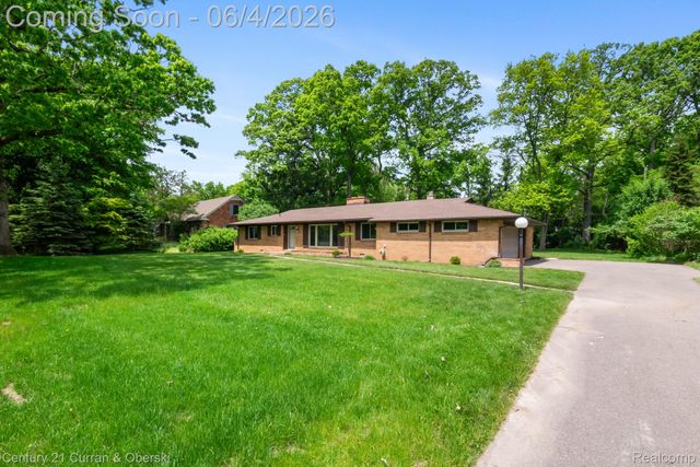 36634 W Lyman Road, Farmington Hills, MI 48331