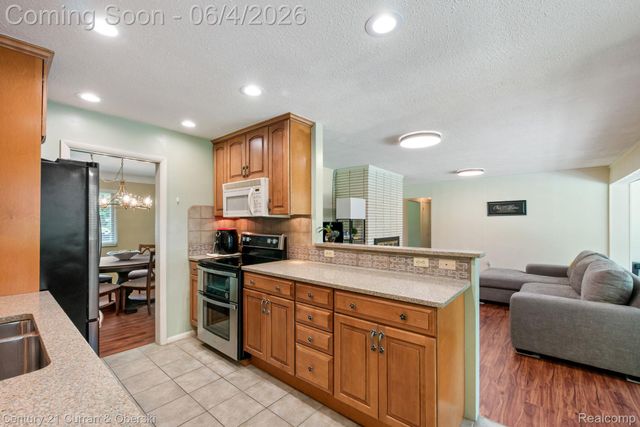 36634 W Lyman Road, Farmington Hills, MI 48331