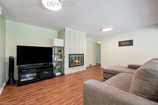36634 W Lyman Road, Farmington Hills, MI 48331