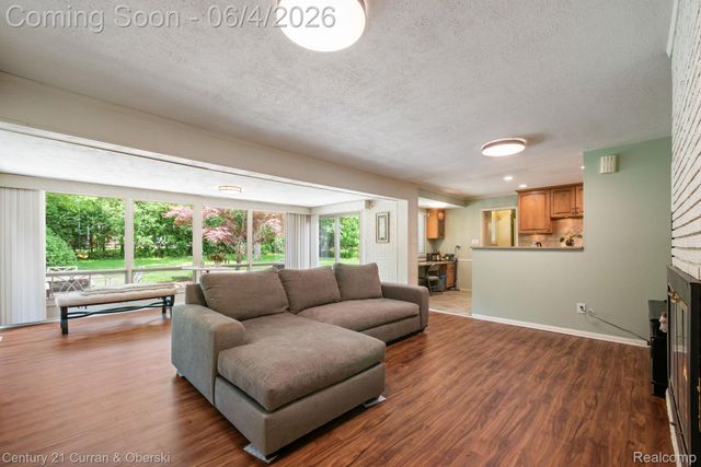 36634 W Lyman Road, Farmington Hills, MI 48331