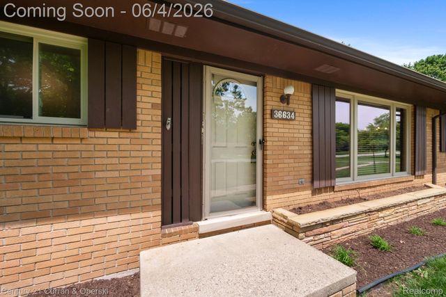 36634 W Lyman Road, Farmington Hills, MI 48331