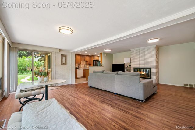 36634 W Lyman Road, Farmington Hills, MI 48331