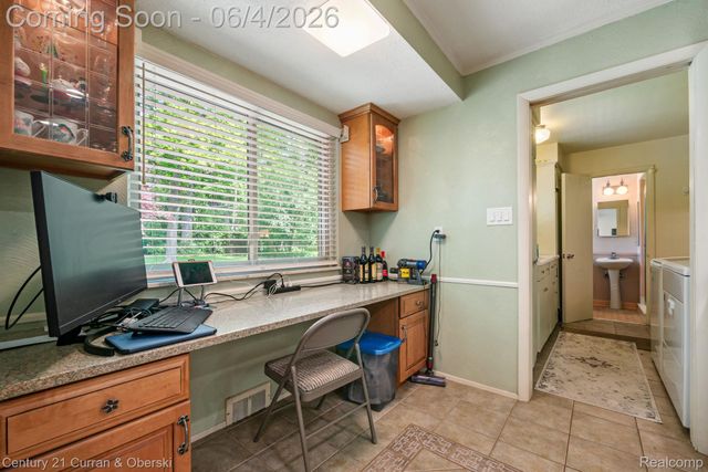 36634 W Lyman Road, Farmington Hills, MI 48331