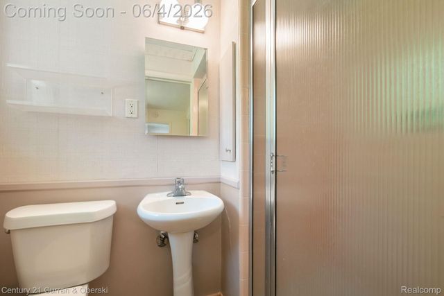 36634 W Lyman Road, Farmington Hills, MI 48331