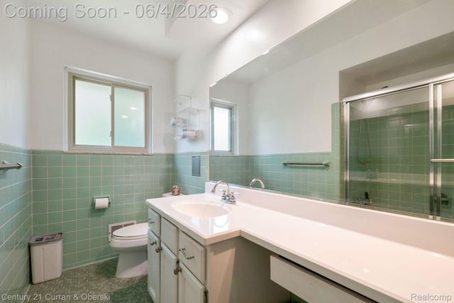 36634 W Lyman Road, Farmington Hills, MI 48331
