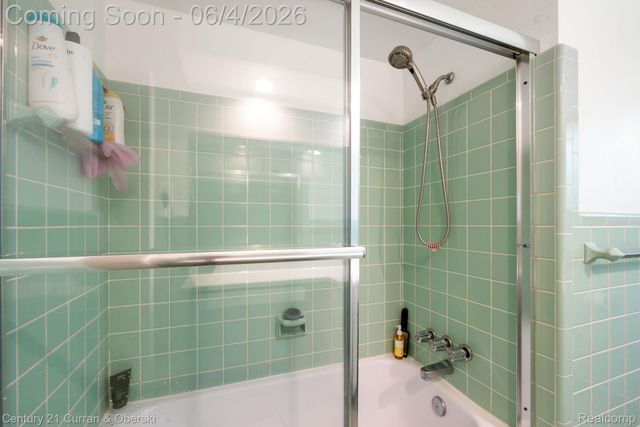 36634 W Lyman Road, Farmington Hills, MI 48331