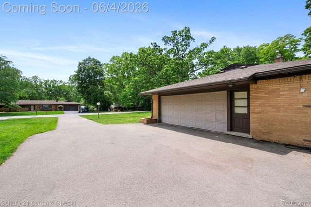 36634 W Lyman Road, Farmington Hills, MI 48331
