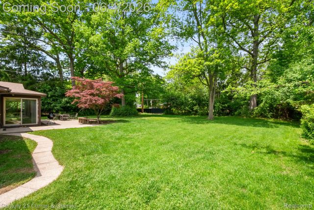 36634 W Lyman Road, Farmington Hills, MI 48331