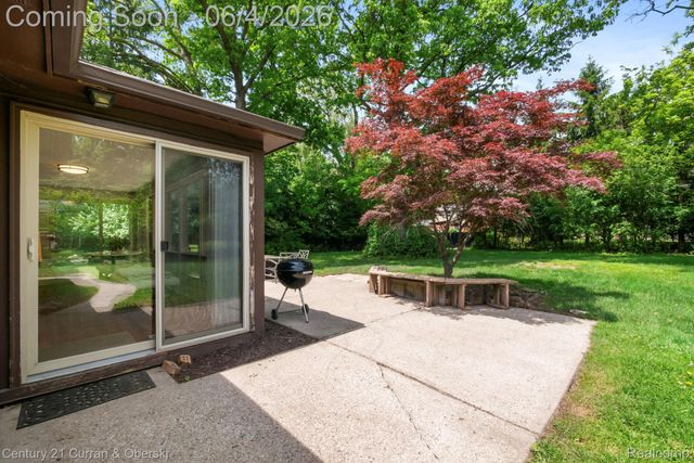36634 W Lyman Road, Farmington Hills, MI 48331