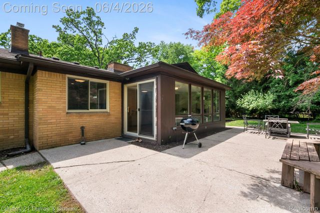36634 W Lyman Road, Farmington Hills, MI 48331
