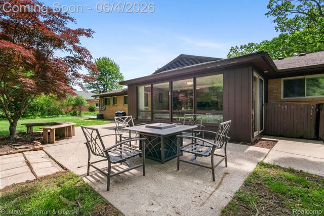 36634 W Lyman Road, Farmington Hills, MI 48331