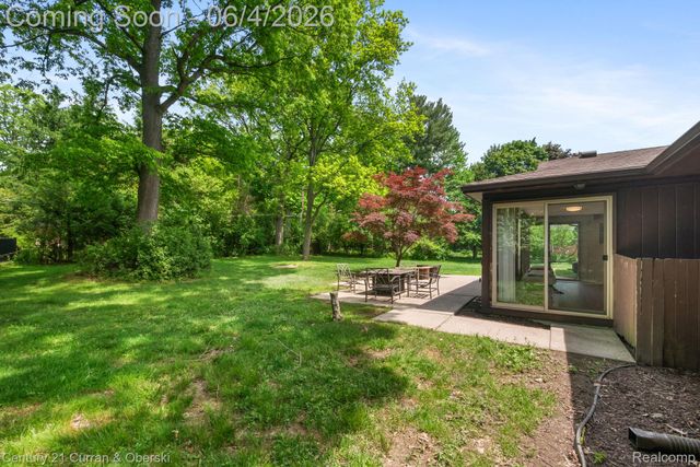 36634 W Lyman Road, Farmington Hills, MI 48331