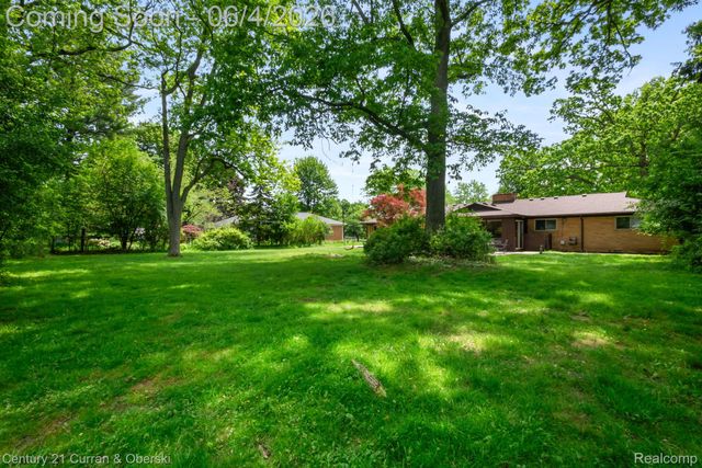 36634 W Lyman Road, Farmington Hills, MI 48331