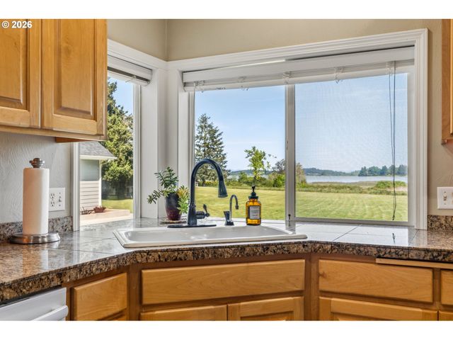 88467 TIMBERLINE Dr, Veneta, OR 97487