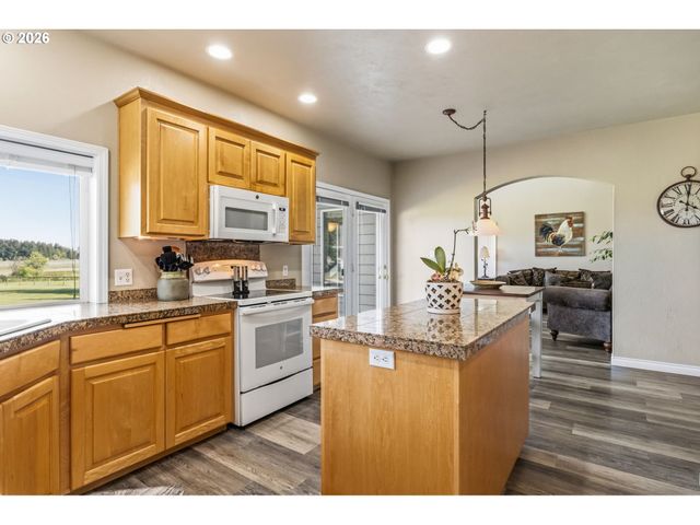 88467 TIMBERLINE Dr, Veneta, OR 97487