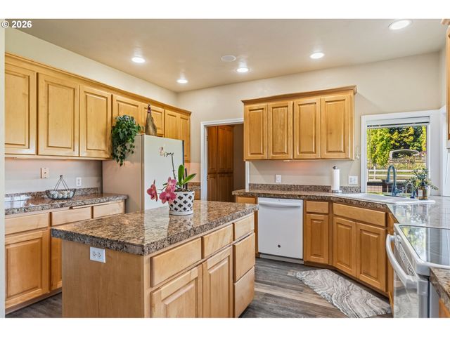 88467 TIMBERLINE Dr, Veneta, OR 97487