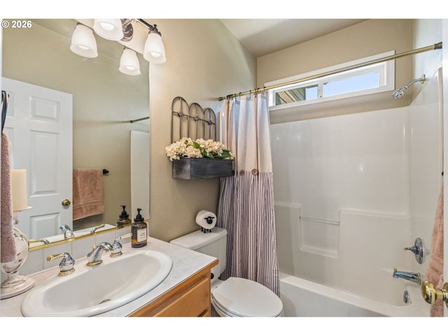 88467 TIMBERLINE Dr, Veneta, OR 97487
