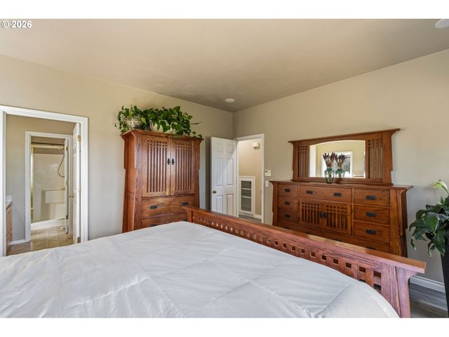 88467 TIMBERLINE Dr, Veneta, OR 97487