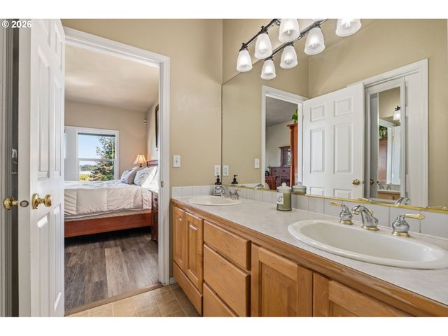 88467 TIMBERLINE Dr, Veneta, OR 97487